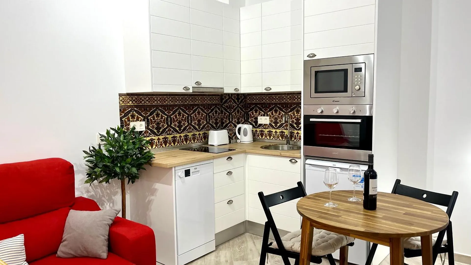 Apartament Malasana 51, New Art Apartment, Breakfast Included, Historic Center, Quite Neighborhood, Ml Malaga
