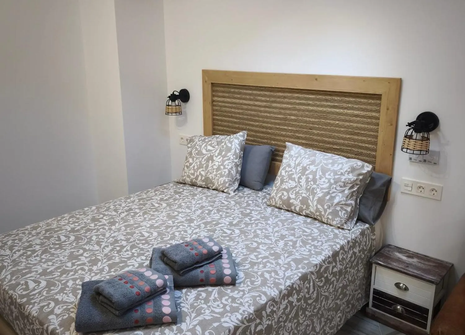 Malasana 51, New Art Apartment, Breakfast Included, Historic Center, Quite Neighborhood, Ml Μάλαγα Διαμέρισμα